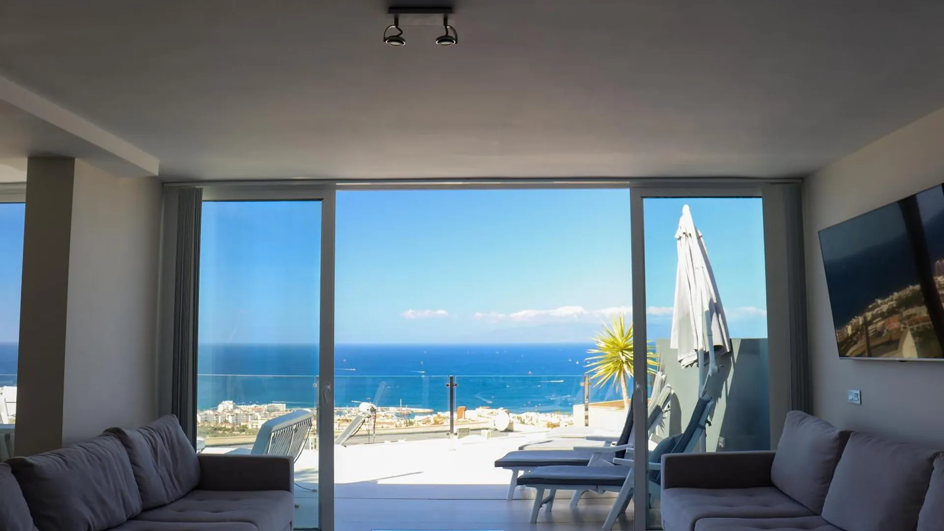 Azure Sky Villa - Panoramic Ocean View, Luxury, San Eugenio location